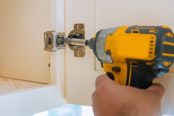 Cupboard Door Hinge Repair in Akron