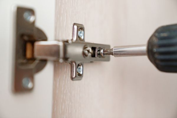 Cupboard Hinge Repair in Akron